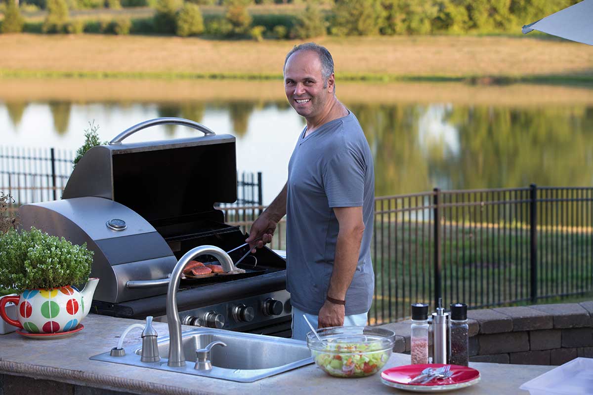 The top reasons to add an outdoor kitchen to your home 02